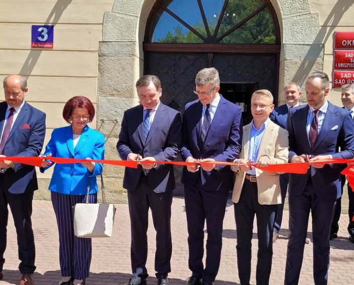 CZYTAJRZESZOW.PL – LOCURI – Ministrul Ziobro deschide „Castelul Lubomirski” pentru vizitarea obiectivelor turistice în weekend